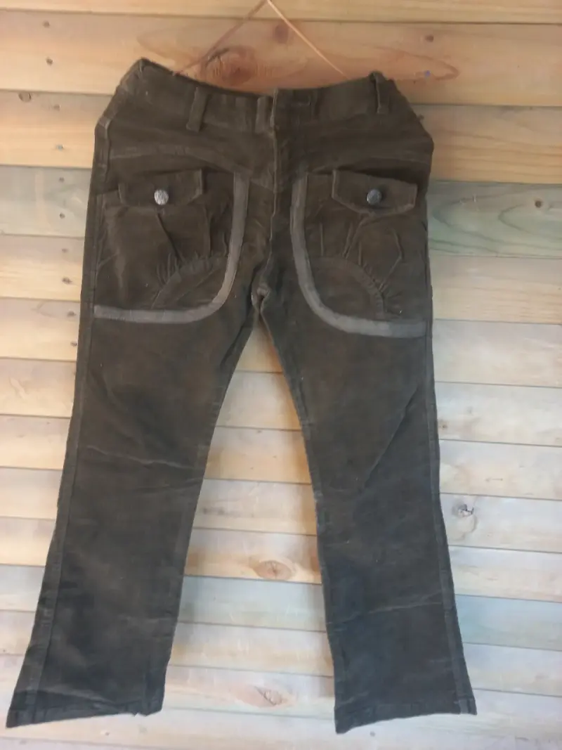 Pantalones de pana marrón oscuro