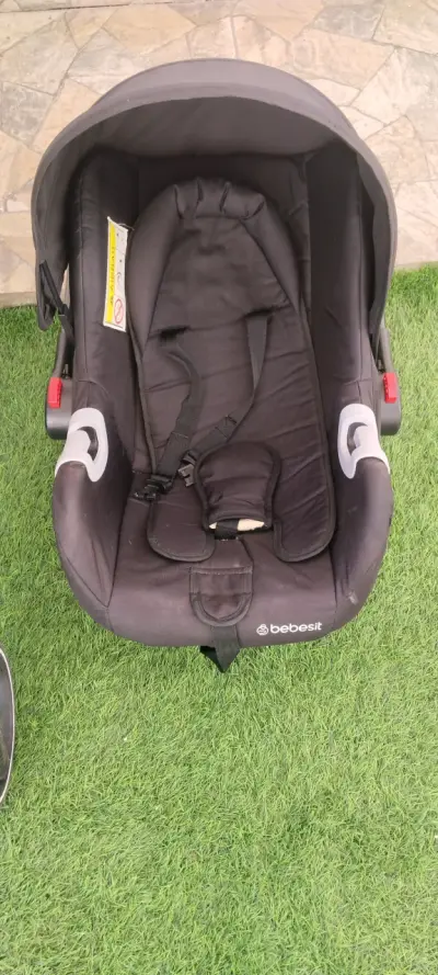 Coche de bebé con silla negra - miniatura 2