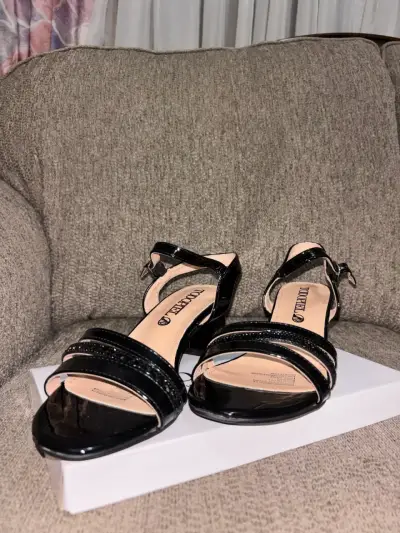 Sandalias de mujer negras elegantes talla 37 - miniatura 1