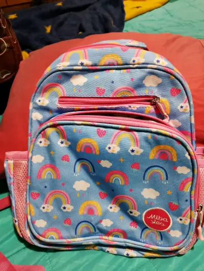 Mochila infantil con arcoiris - miniatura 1