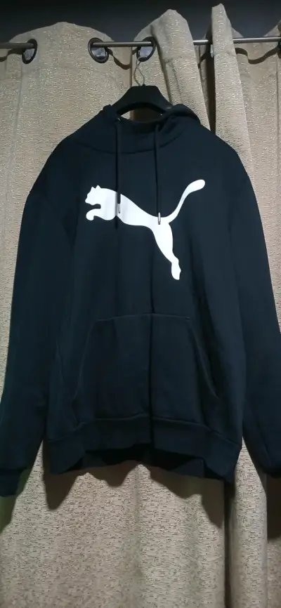 Polerón negro con logo blanco Puma - miniatura 1