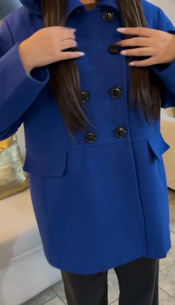 Abrigo azul de mujer