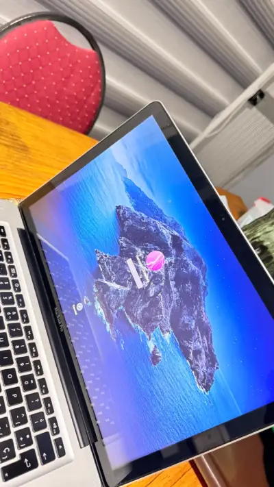 Laptop MacBook usada - miniatura 3