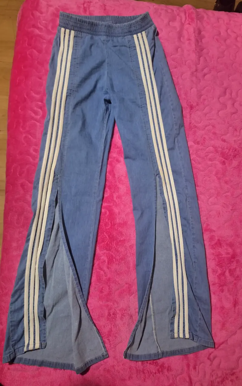 Pantalon con avertura a los lados talla S