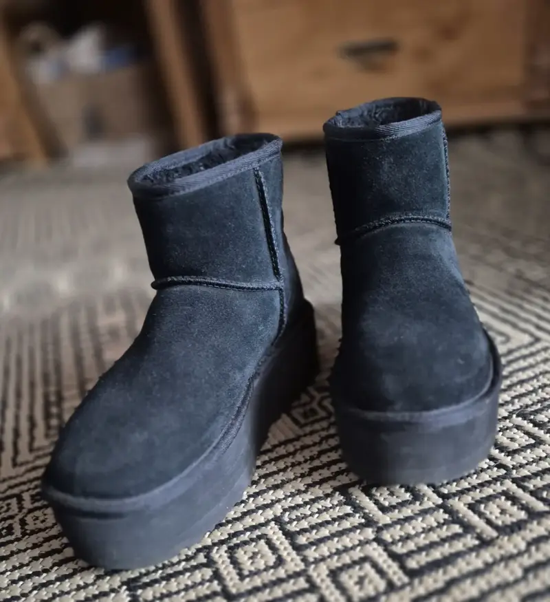 BOTA MUJER CLASSIC ULTRA MINI PLATFORM (Talla 38) - 1