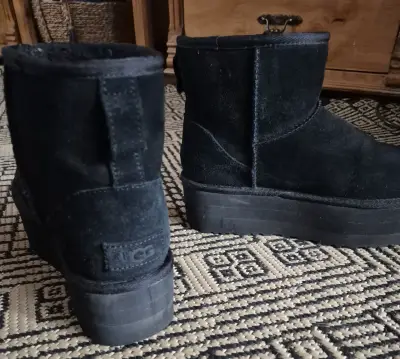 BOTA MUJER CLASSIC ULTRA MINI PLATFORM (Talla 38) - miniatura 3