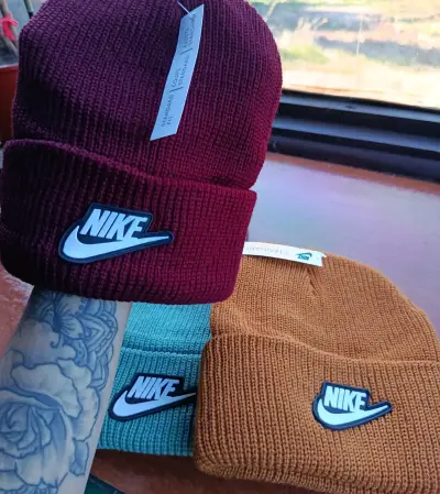 Gorros Nike deportivos varios colores - miniatura 1