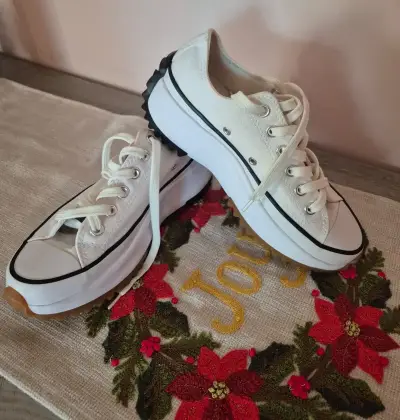 Zapatillas  Blanca Converse con plataforma - miniatura 1