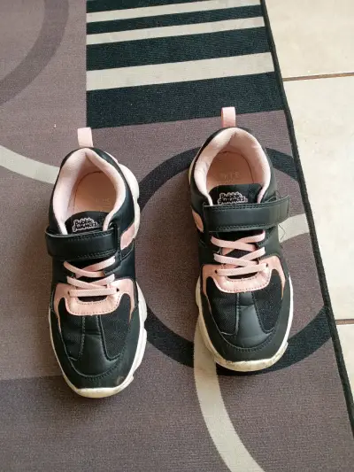 Zapatillas negras con rosado - miniatura 1