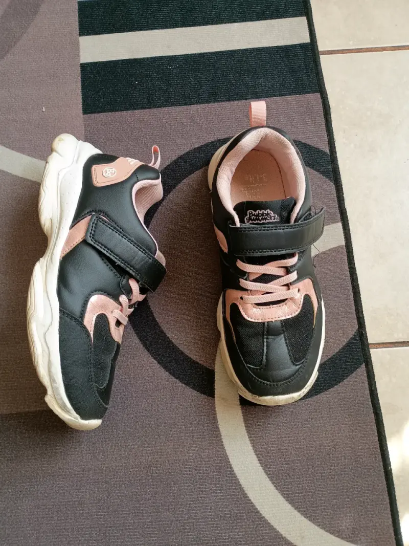 Zapatillas negras con rosado - 2