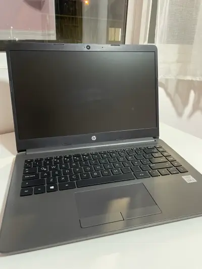 HP Laptop Intel Core i3 4GB RAM - miniatura 3