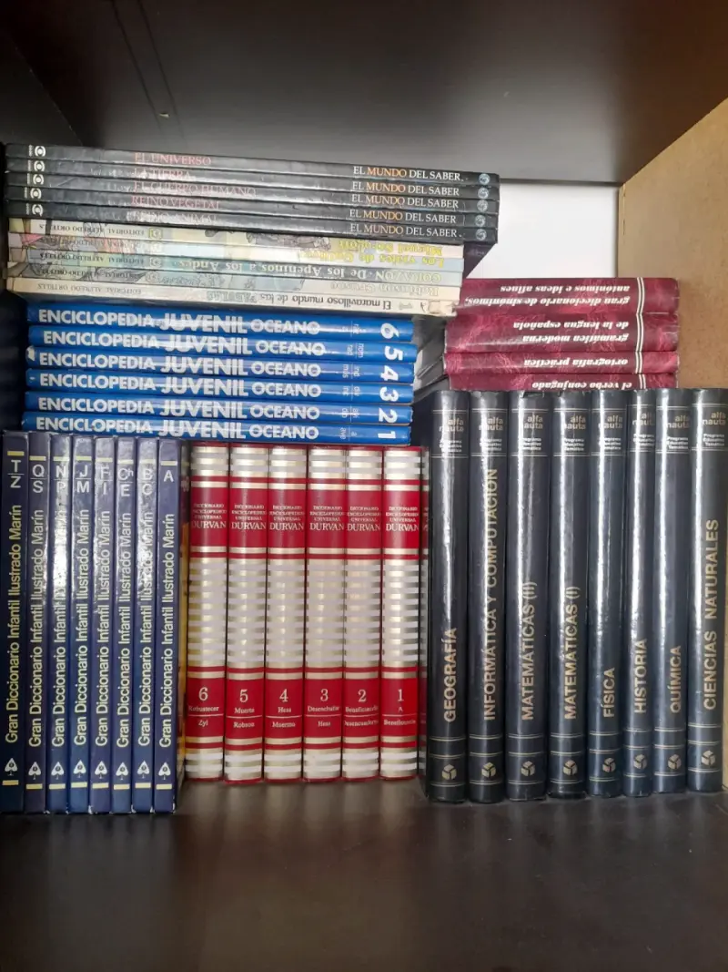 Colección de enciclopedias y diccionarios - 1