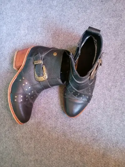 Botines de cuero negro con hebillas - miniatura 1