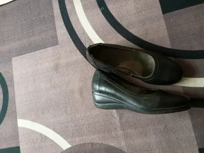 Zapatos negros de mujer - miniatura 2