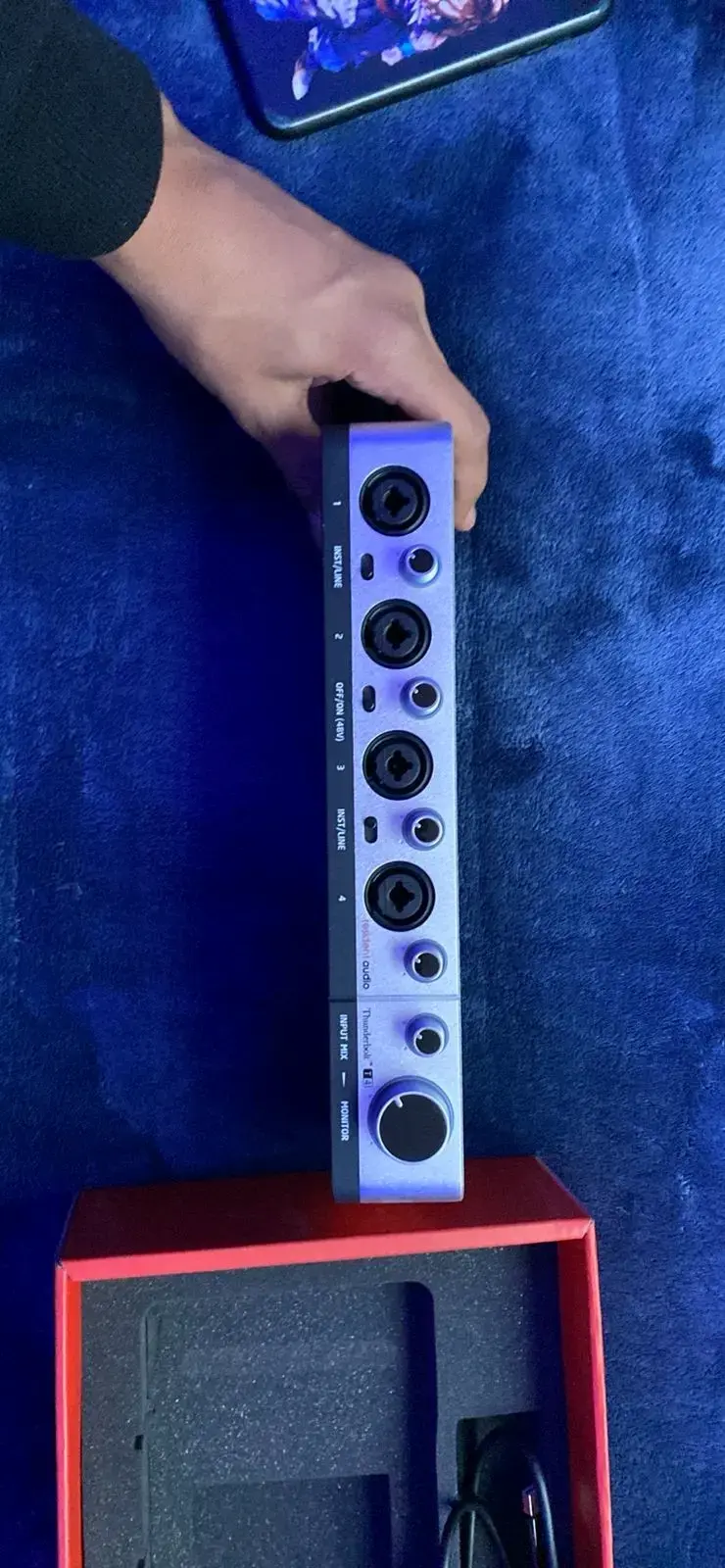 Interfaz de audio Thunderbolt - 1