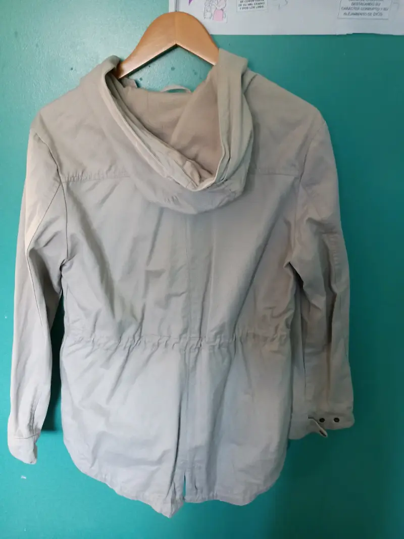 Chaqueta beige con capucha - 3