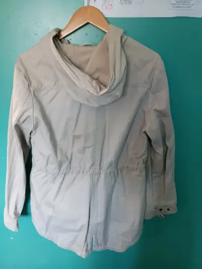 Chaqueta beige con capucha - miniatura 3