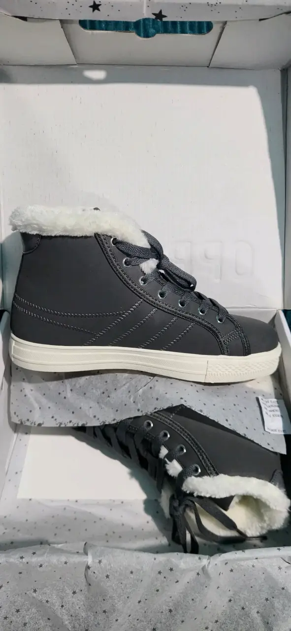 Zapatillas estilo botines grises forrados - 1