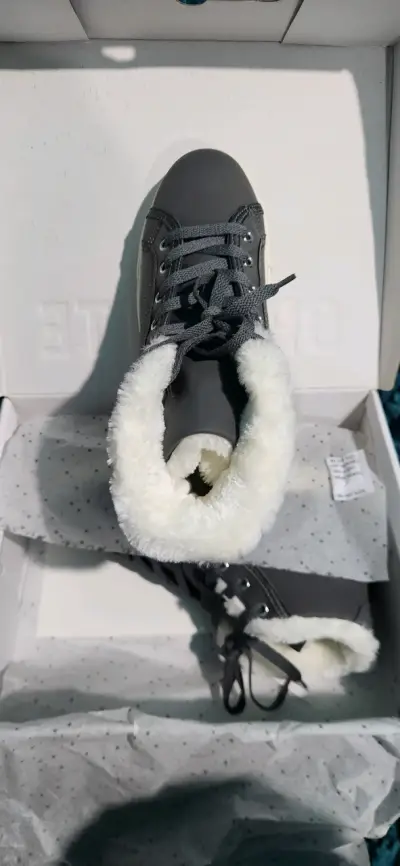Zapatillas estilo botines grises forrados - miniatura 2