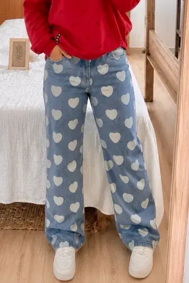 Jeans azules con corazones talla 46