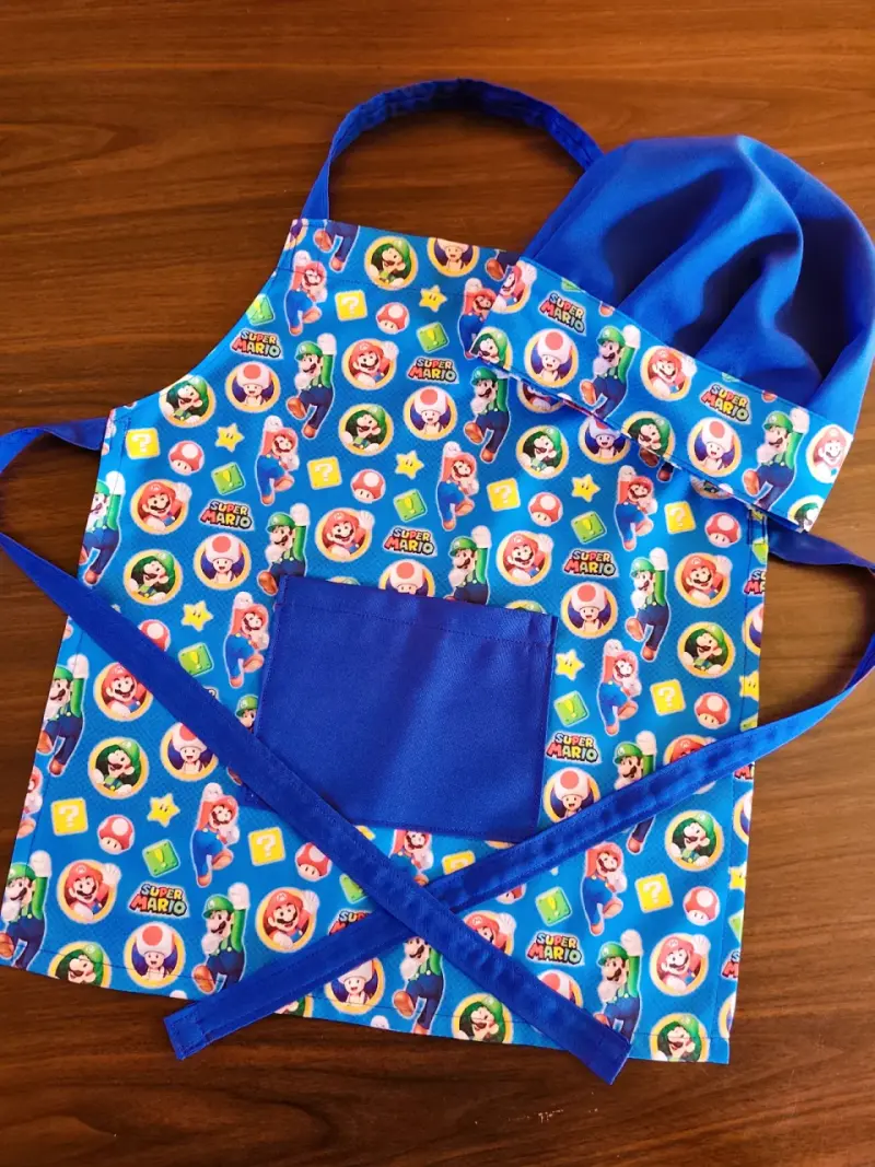 Delantal de cocina con gorrito chef