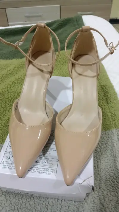 Zapatos de tacón beige - miniatura 1