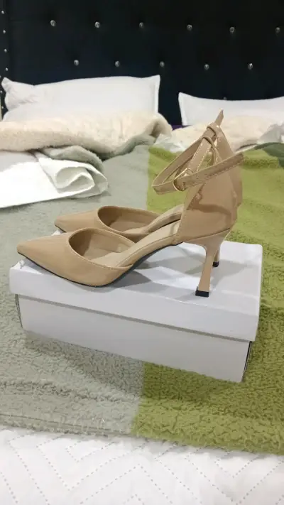 Zapatos de tacón beige - miniatura 3