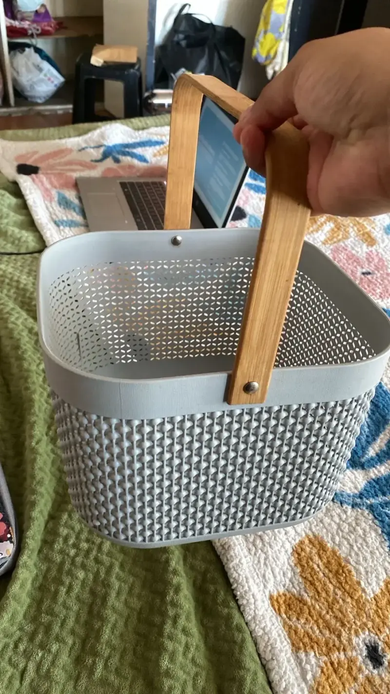 Canasto multiuso con asa de madera