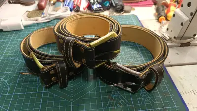 Cinturon de vestir negros y neceser - miniatura 2
