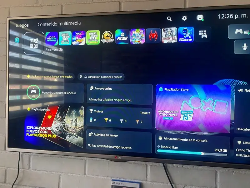 Consola PS5 con juego y controles - 2