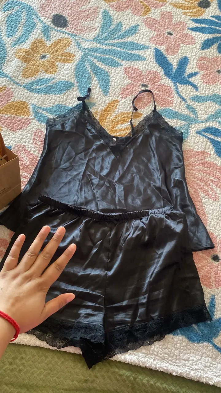 Pijama negro de encaje talla L pequeño (M)