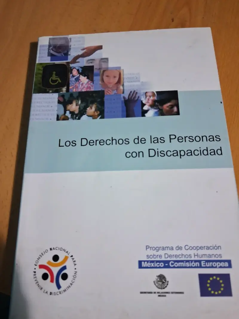 Libro sobre derechos de discapacidad