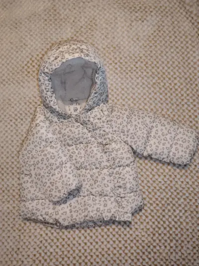 Chaqueta acolchada de bebé estampada GAP - miniatura 1