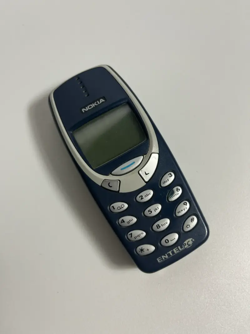 Teléfono celular clásico Nokia 3310 - 2