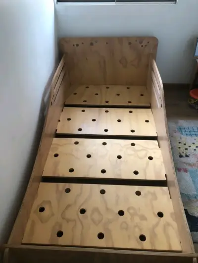 Cama de madera para niño - miniatura 1