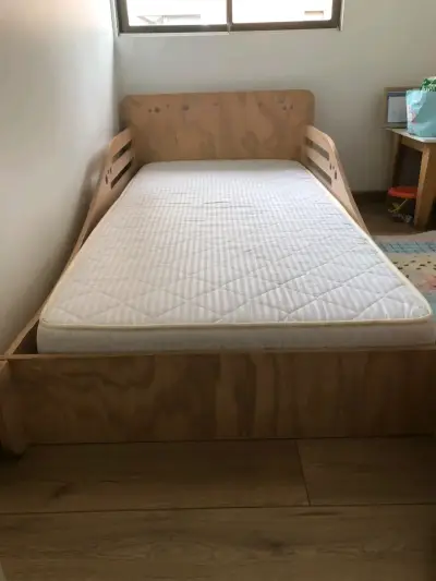 Cama de madera para niño - miniatura 4