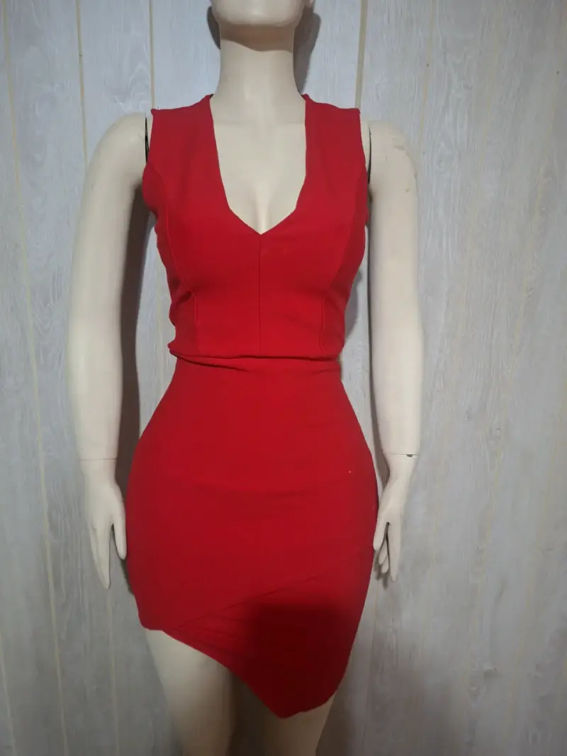 Vestido rojo ajustado - 1