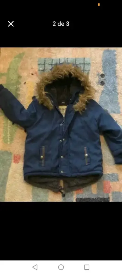 Chaqueta azul con capucha - miniatura 1