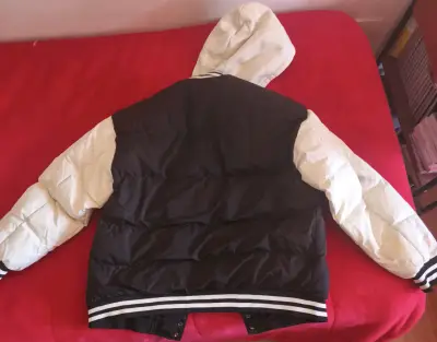 Chaqueta bicolor con capucha - miniatura 1
