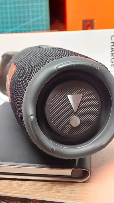Parlante JBL Charge 5 Negro - miniatura 3
