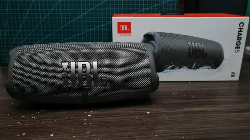 Parlante JBL Charge 5 gris