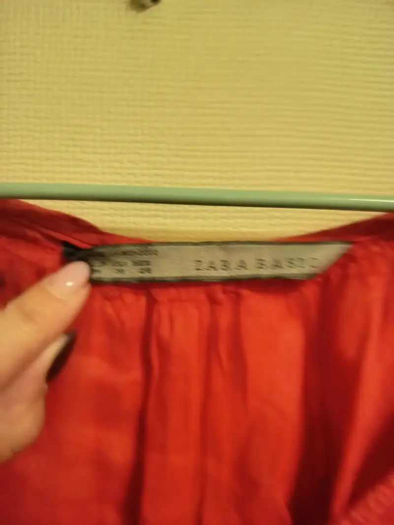 Blusa roja con encaje - 4