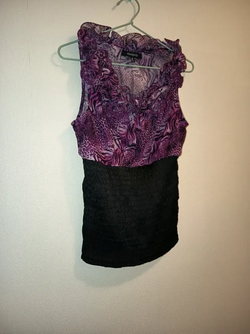 Blusa estampada morada y negra - 2