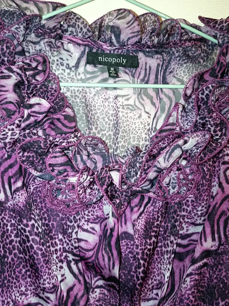 Blusa estampada morada y negra - 3