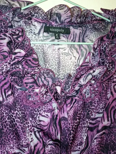 Blusa estampada morada y negra - miniatura 3