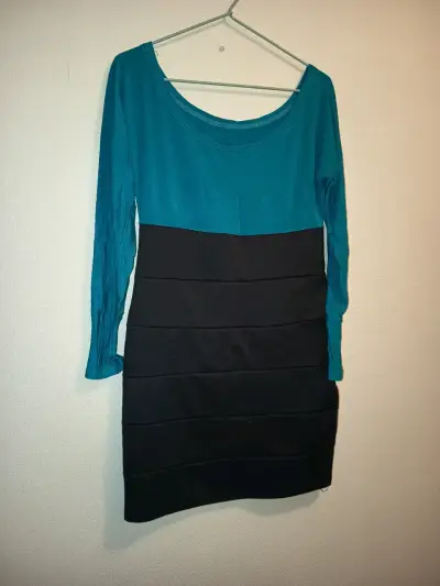 Vestido bicolor negro y azul - miniatura 1
