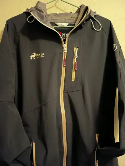 Chaqueta negra Pinea Outdoor - miniatura 1