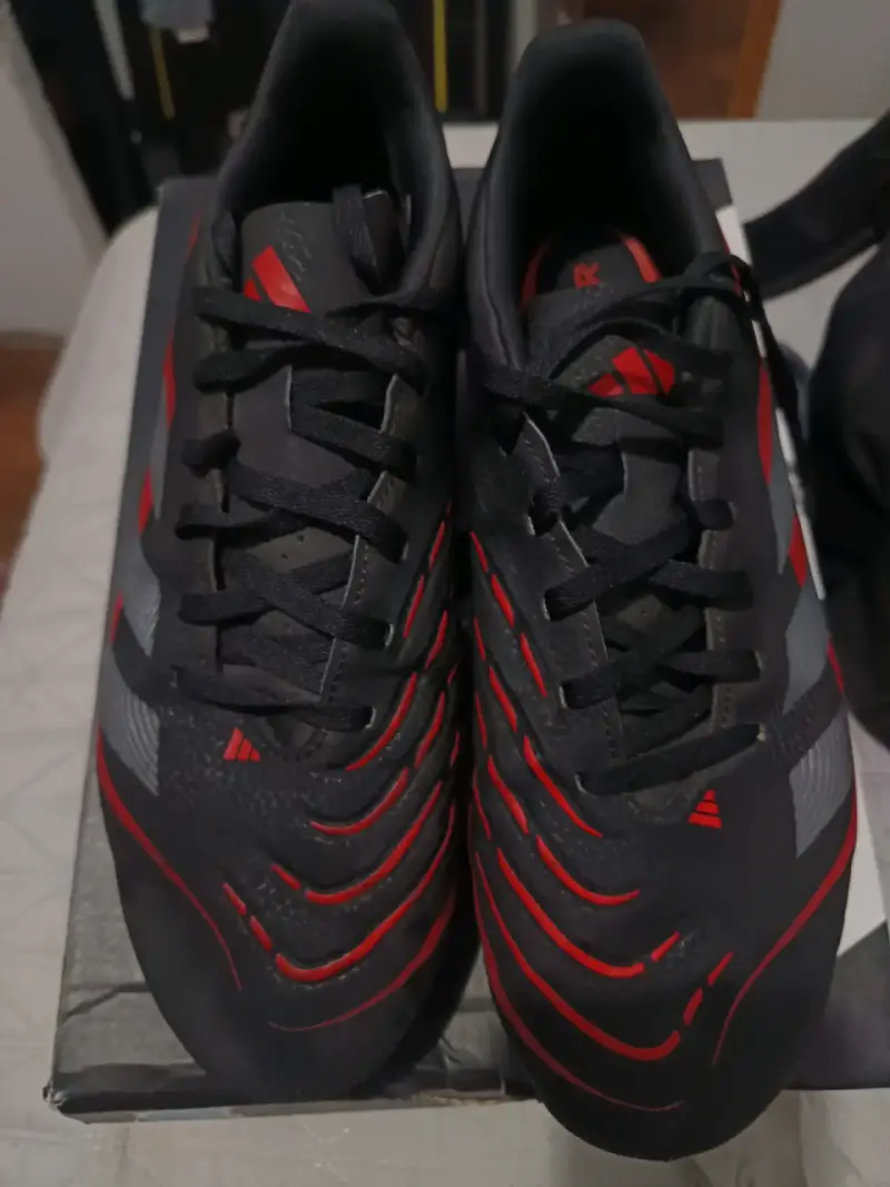Zapatillas de futbol PREDATOR CLUB FG/MG nuevas - 1