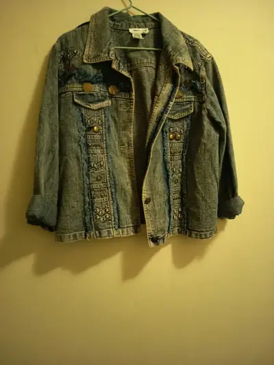 Chaqueta de mezclilla con detalle bordado - miniatura 1