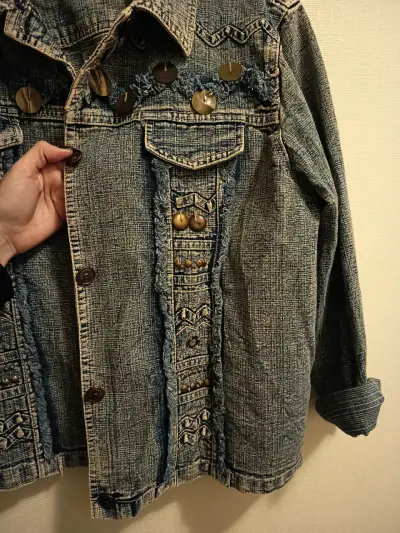 Chaqueta de mezclilla con detalle bordado - miniatura 2
